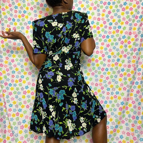 90s vintage floral dress. Size 12P. Zips up the back. Perfect condition! - Picture 2 of 4